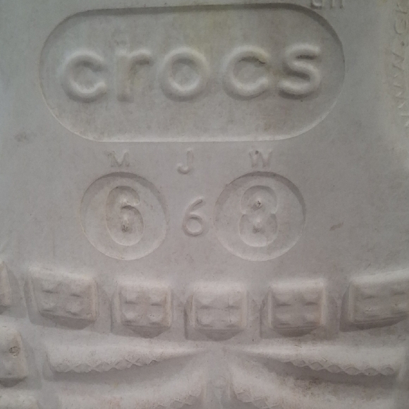 CROCS  Unisex White Classic Clog Sandal - Picture 6 of 6